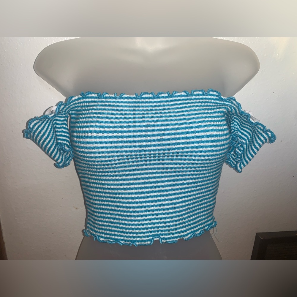 Debut off the shoulder crop top